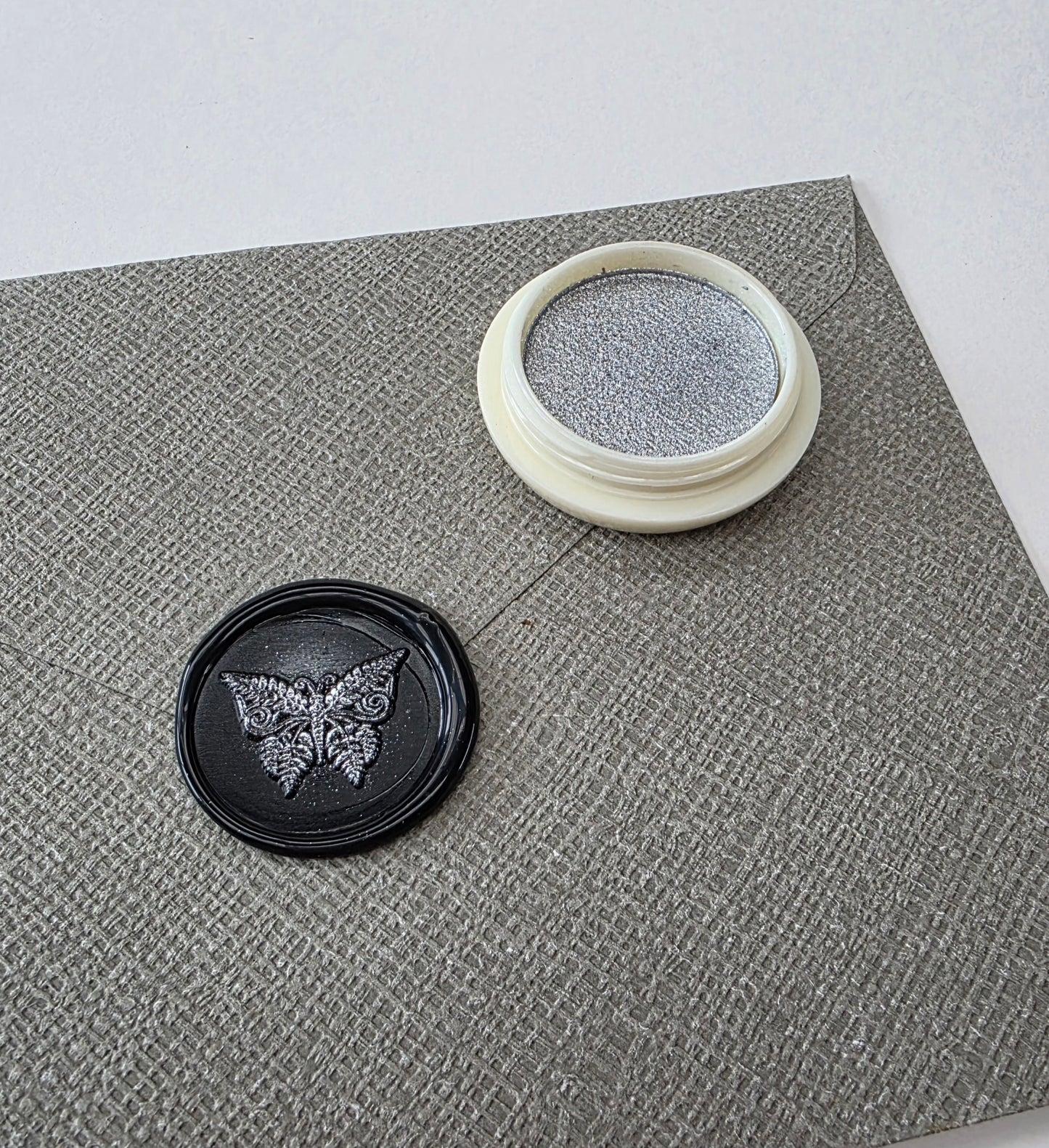 Silver sparkle wax polish