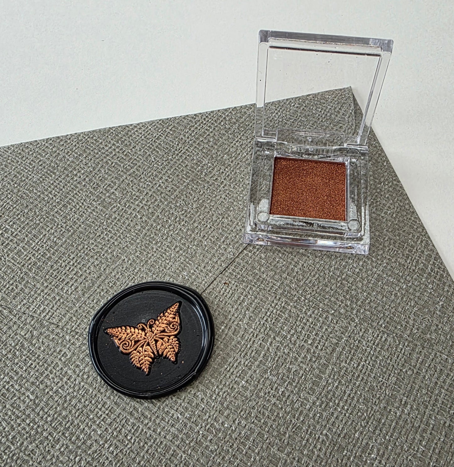 Bronze wax polish