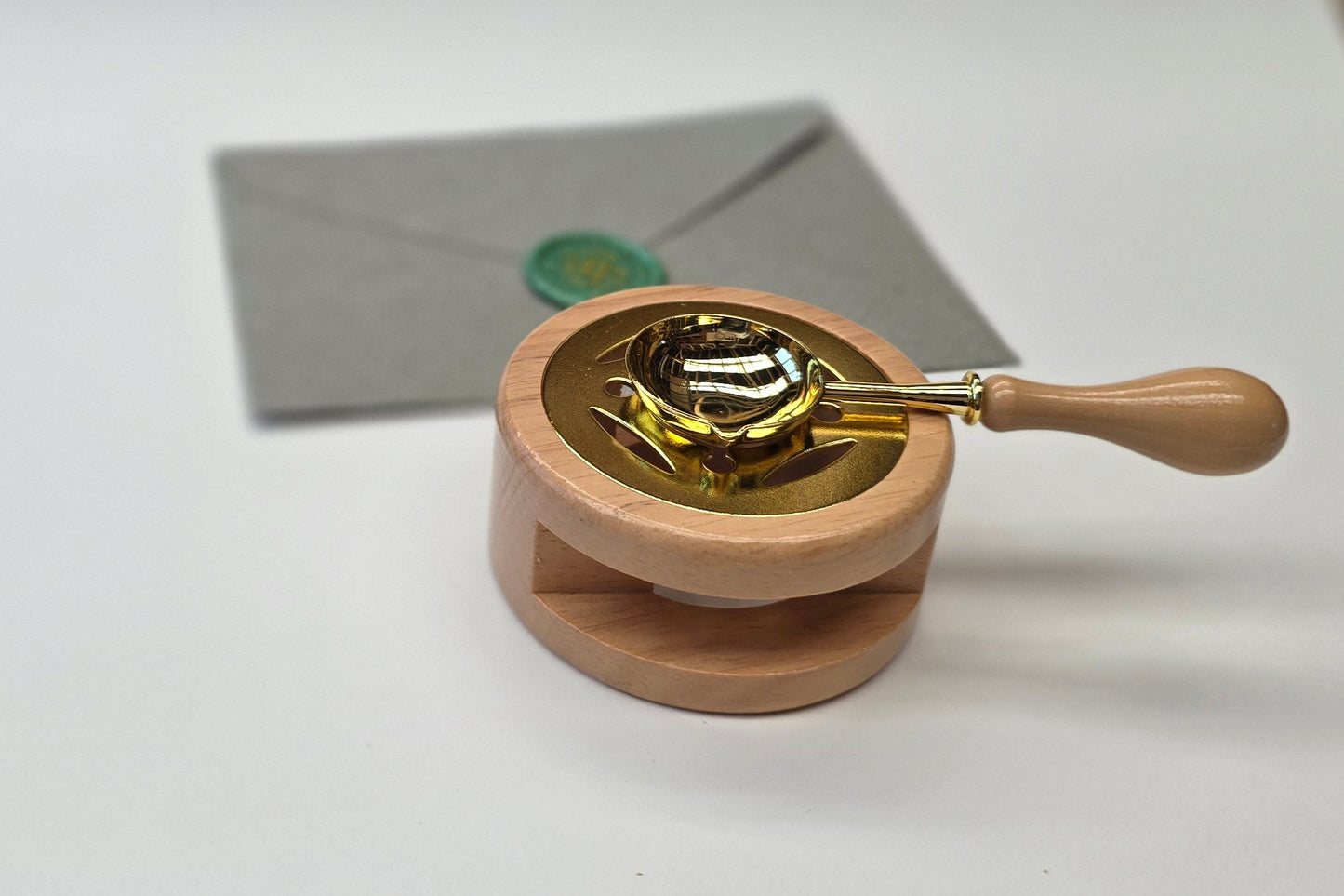 Natural sealing wax warmer and spoon